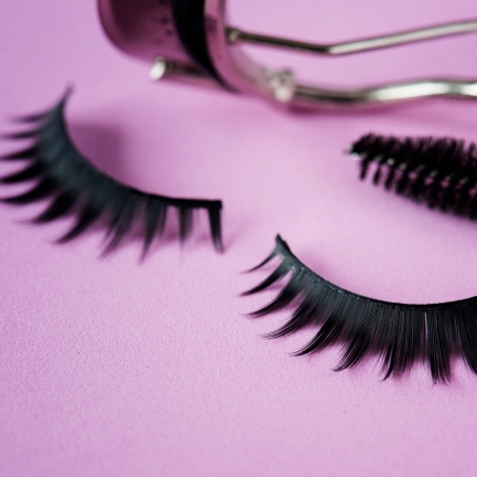 Чи варто нарощувати вії?